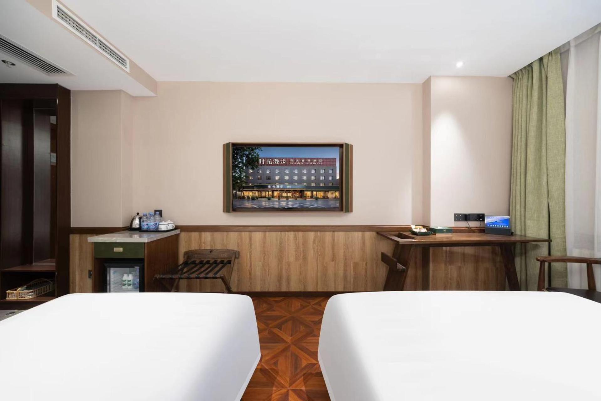 Nost Algia Hotel Near Beijing Panjiayuan Antique Market- Beijing Happy Valley, Cbd, China Zun And Sanlitun, Tian'Anmen Square, Free Ice Cream, Mineral Water, Coffee, Snacks And Laundry Service, Free Gymnastic, English Communication Well מראה חיצוני תמונה