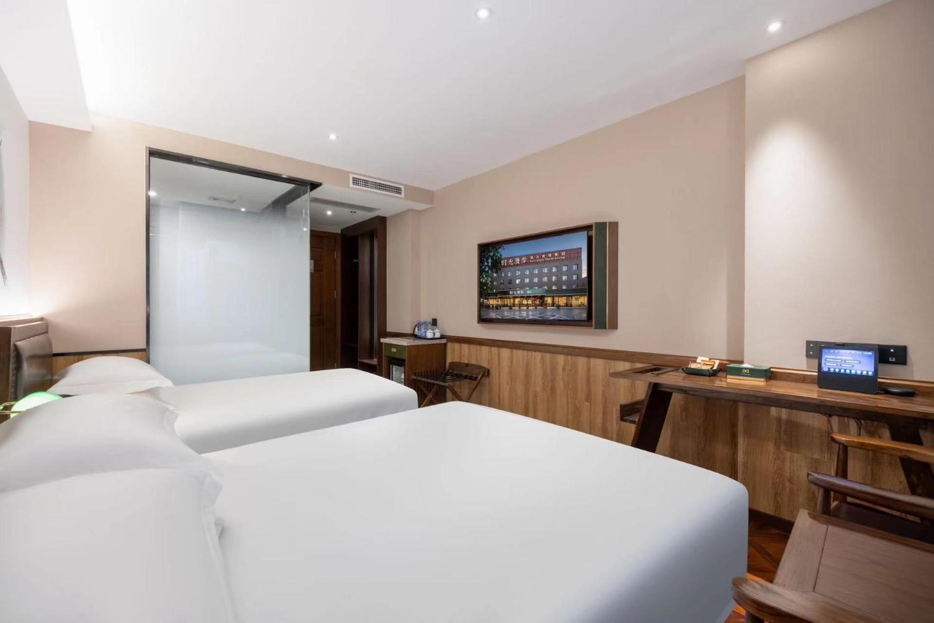 Nost Algia Hotel Near Beijing Panjiayuan Antique Market- Beijing Happy Valley, Cbd, China Zun And Sanlitun, Tian'Anmen Square, Free Ice Cream, Mineral Water, Coffee, Snacks And Laundry Service, Free Gymnastic, English Communication Well מראה חיצוני תמונה