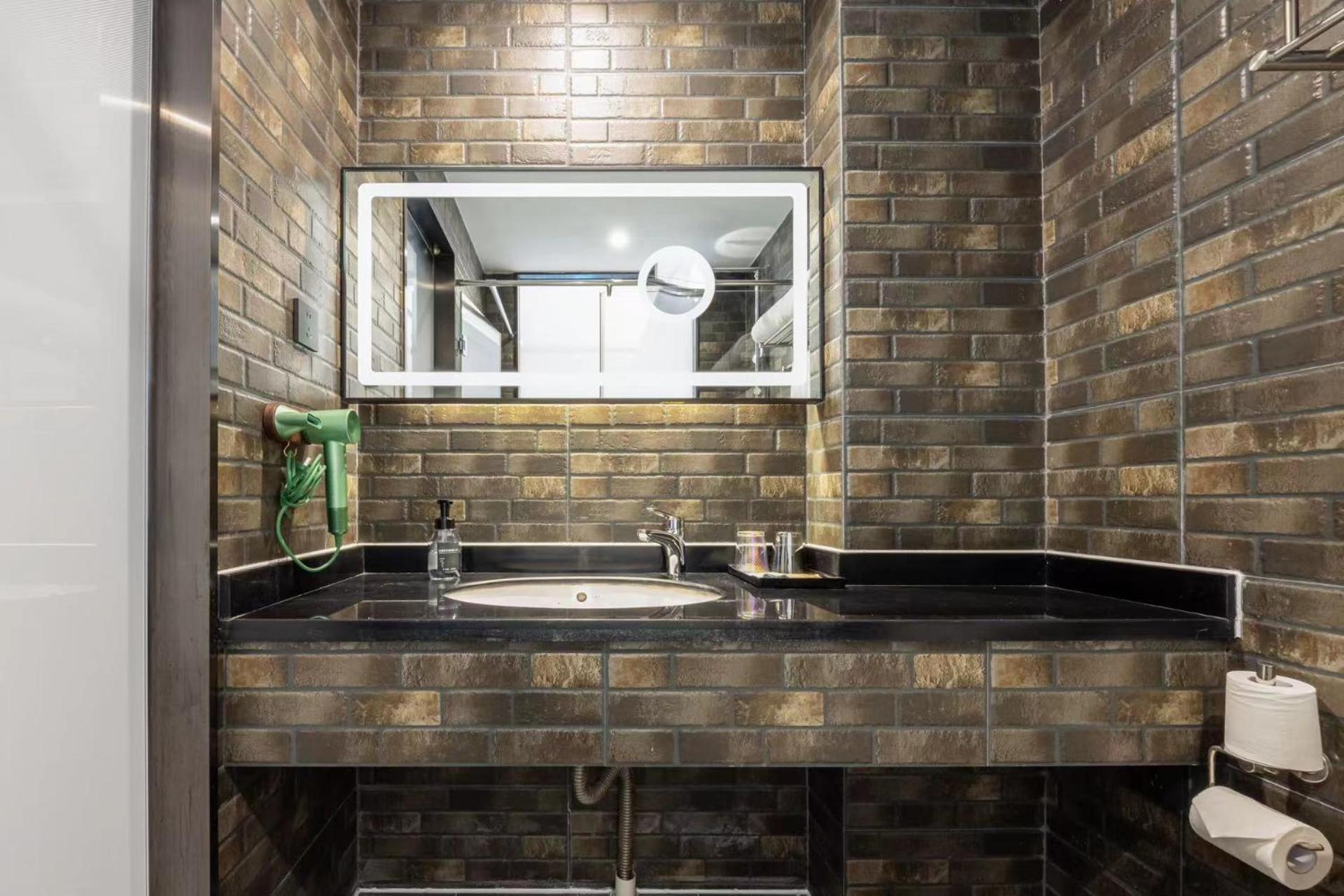 Nost Algia Hotel Near Beijing Panjiayuan Antique Market- Beijing Happy Valley, Cbd, China Zun And Sanlitun, Tian'Anmen Square, Free Ice Cream, Mineral Water, Coffee, Snacks And Laundry Service, Free Gymnastic, English Communication Well מראה חיצוני תמונה