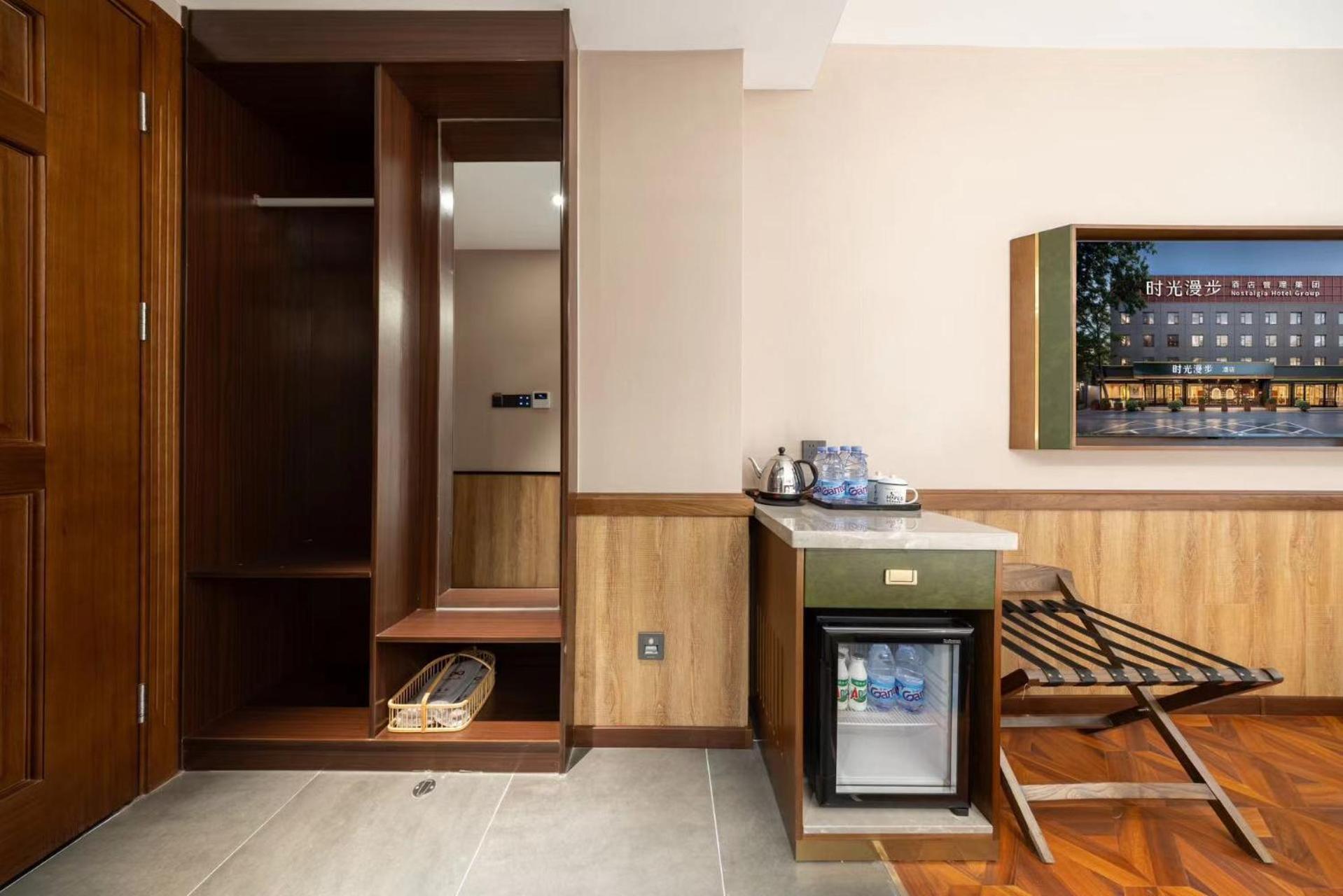 Nost Algia Hotel Near Beijing Panjiayuan Antique Market- Beijing Happy Valley, Cbd, China Zun And Sanlitun, Tian'Anmen Square, Free Ice Cream, Mineral Water, Coffee, Snacks And Laundry Service, Free Gymnastic, English Communication Well מראה חיצוני תמונה