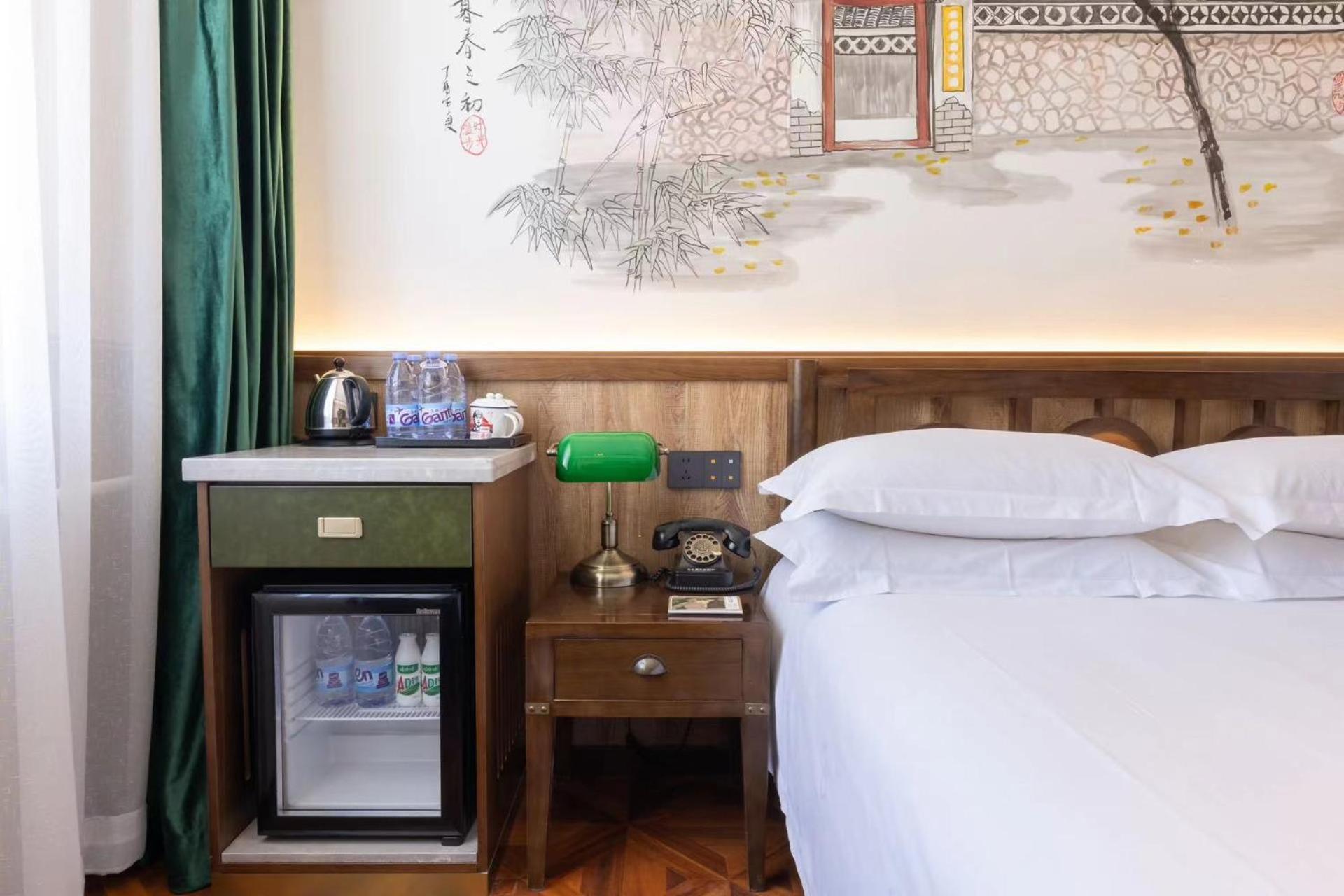 Nost Algia Hotel Near Beijing Panjiayuan Antique Market- Beijing Happy Valley, Cbd, China Zun And Sanlitun, Tian'Anmen Square, Free Ice Cream, Mineral Water, Coffee, Snacks And Laundry Service, Free Gymnastic, English Communication Well מראה חיצוני תמונה
