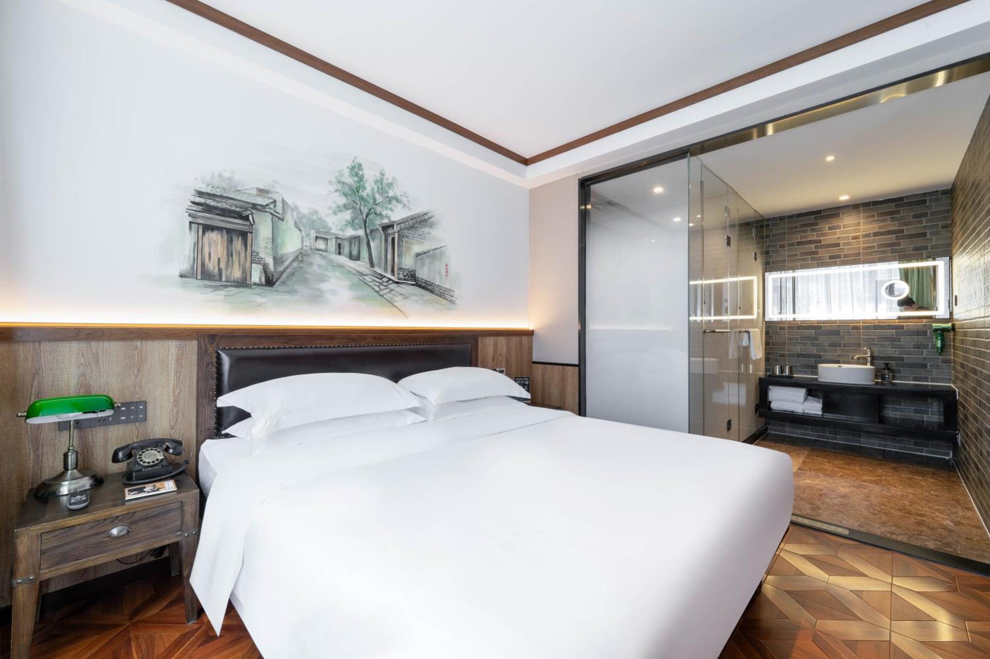 Nost Algia Hotel Near Beijing Panjiayuan Antique Market- Beijing Happy Valley, Cbd, China Zun And Sanlitun, Tian'Anmen Square, Free Ice Cream, Mineral Water, Coffee, Snacks And Laundry Service, Free Gymnastic, English Communication Well מראה חיצוני תמונה