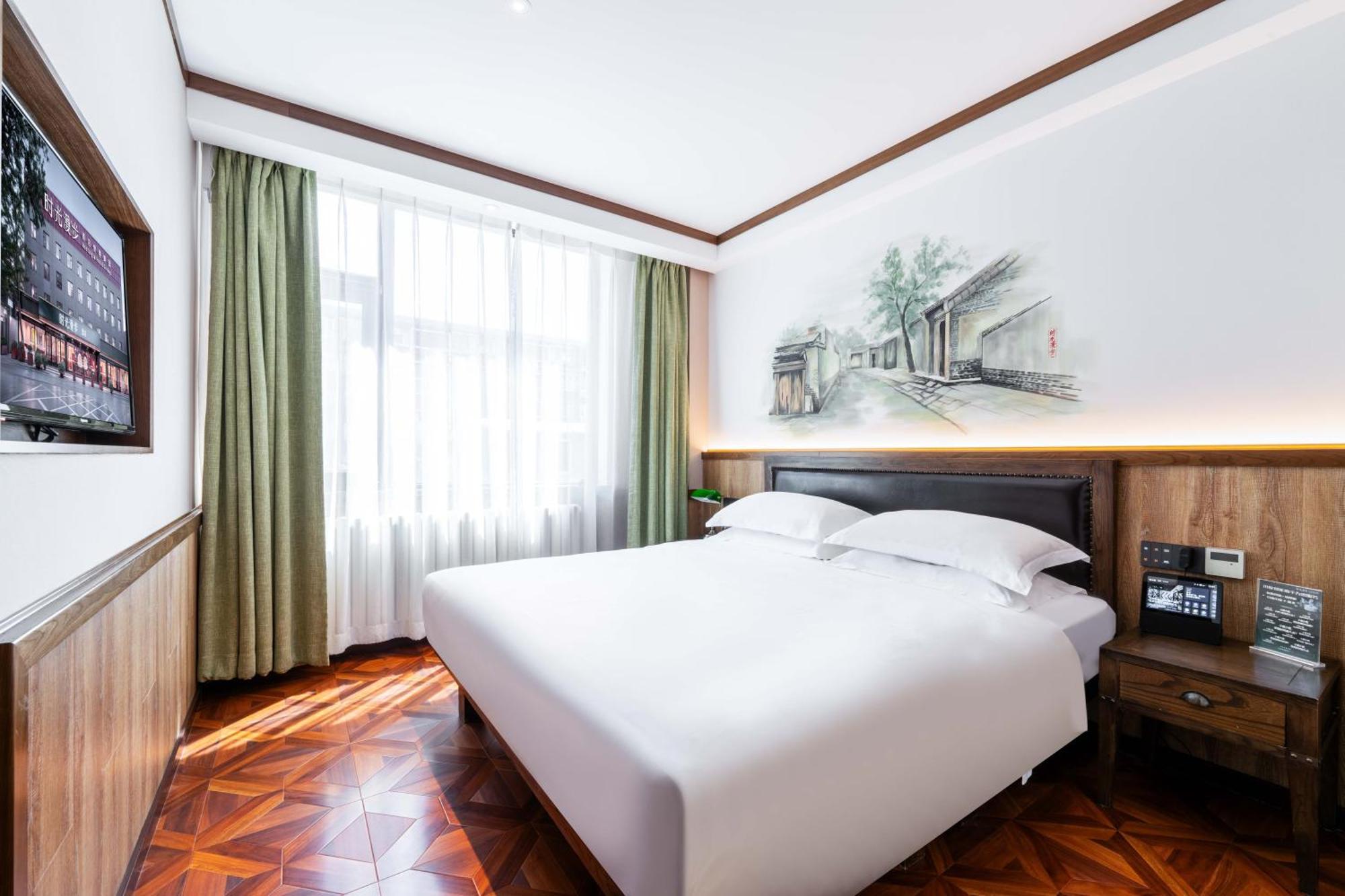 Nost Algia Hotel Near Beijing Panjiayuan Antique Market- Beijing Happy Valley, Cbd, China Zun And Sanlitun, Tian'Anmen Square, Free Ice Cream, Mineral Water, Coffee, Snacks And Laundry Service, Free Gymnastic, English Communication Well מראה חיצוני תמונה