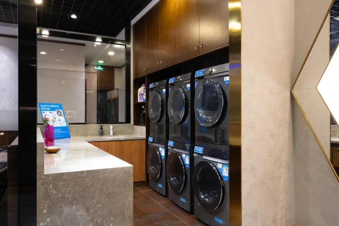 Nost Algia Hotel Near Beijing Panjiayuan Antique Market- Beijing Happy Valley, Cbd, China Zun And Sanlitun, Tian'Anmen Square, Free Ice Cream, Mineral Water, Coffee, Snacks And Laundry Service, Free Gymnastic, English Communication Well מראה חיצוני תמונה
