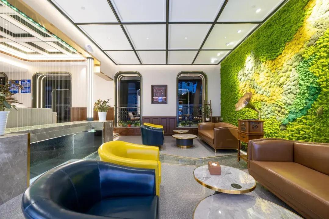 Nost Algia Hotel Near Beijing Panjiayuan Antique Market- Beijing Happy Valley, Cbd, China Zun And Sanlitun, Tian'Anmen Square, Free Ice Cream, Mineral Water, Coffee, Snacks And Laundry Service, Free Gymnastic, English Communication Well מראה חיצוני תמונה