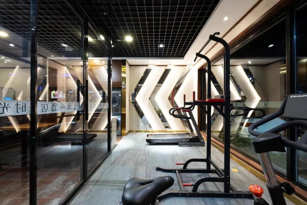 Nost Algia Hotel Near Beijing Panjiayuan Antique Market- Beijing Happy Valley, Cbd, China Zun And Sanlitun, Tian'Anmen Square, Free Ice Cream, Mineral Water, Coffee, Snacks And Laundry Service, Free Gymnastic, English Communication Well מראה חיצוני תמונה