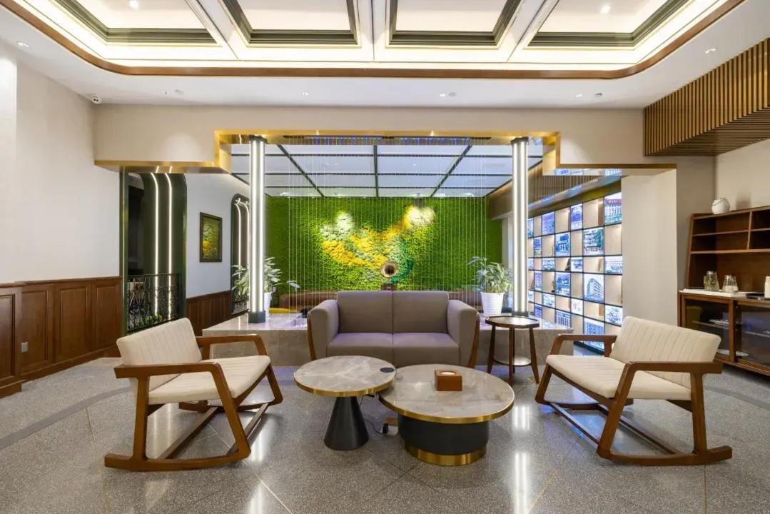 Nost Algia Hotel Near Beijing Panjiayuan Antique Market- Beijing Happy Valley, Cbd, China Zun And Sanlitun, Tian'Anmen Square, Free Ice Cream, Mineral Water, Coffee, Snacks And Laundry Service, Free Gymnastic, English Communication Well מראה חיצוני תמונה