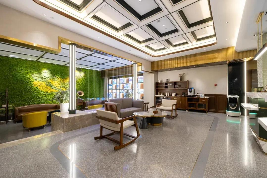 Nost Algia Hotel Near Beijing Panjiayuan Antique Market- Beijing Happy Valley, Cbd, China Zun And Sanlitun, Tian'Anmen Square, Free Ice Cream, Mineral Water, Coffee, Snacks And Laundry Service, Free Gymnastic, English Communication Well מראה חיצוני תמונה