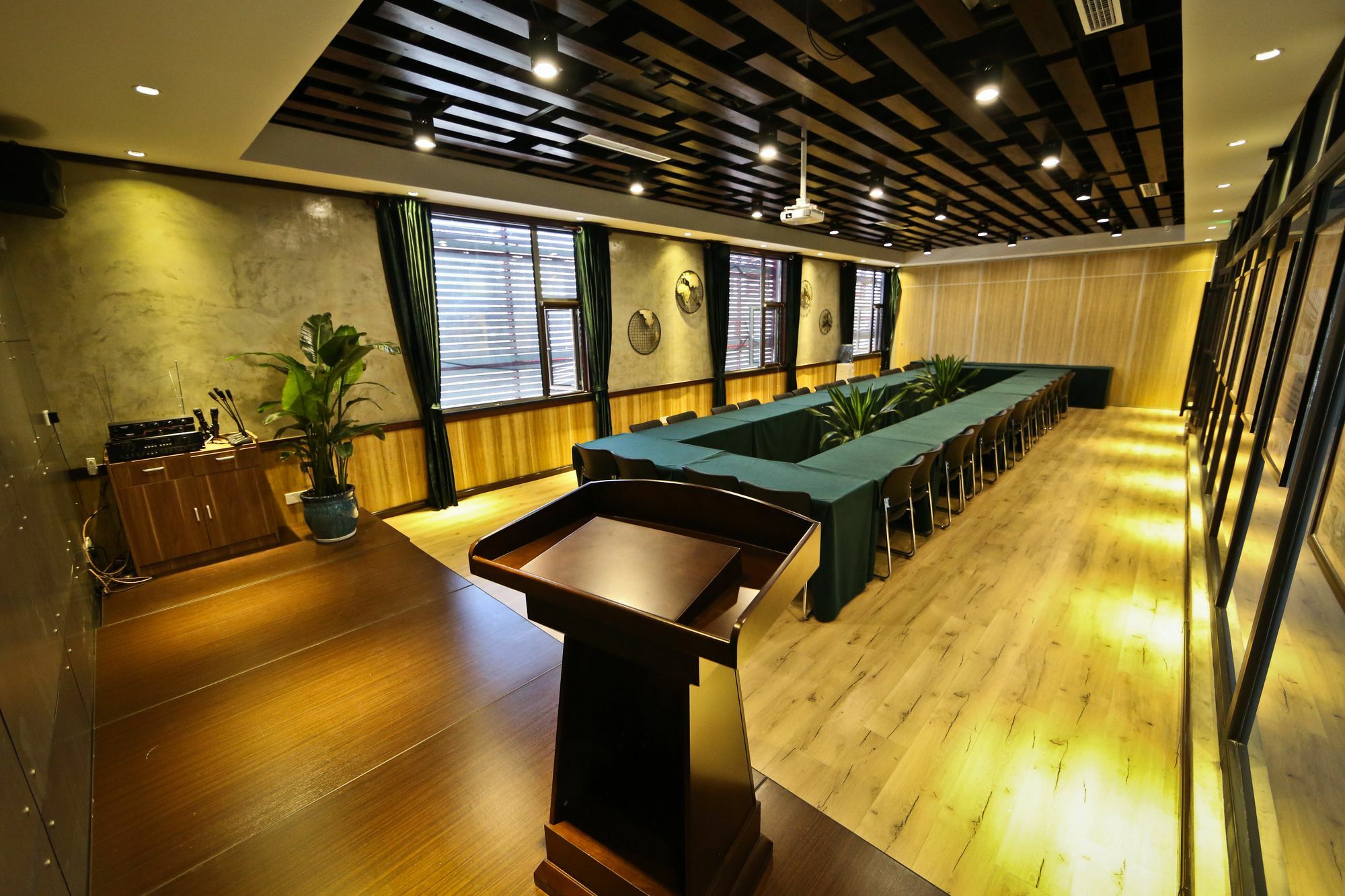 Nost Algia Hotel Near Beijing Panjiayuan Antique Market- Beijing Happy Valley, Cbd, China Zun And Sanlitun, Tian'Anmen Square, Free Ice Cream, Mineral Water, Coffee, Snacks And Laundry Service, Free Gymnastic, English Communication Well מראה חיצוני תמונה