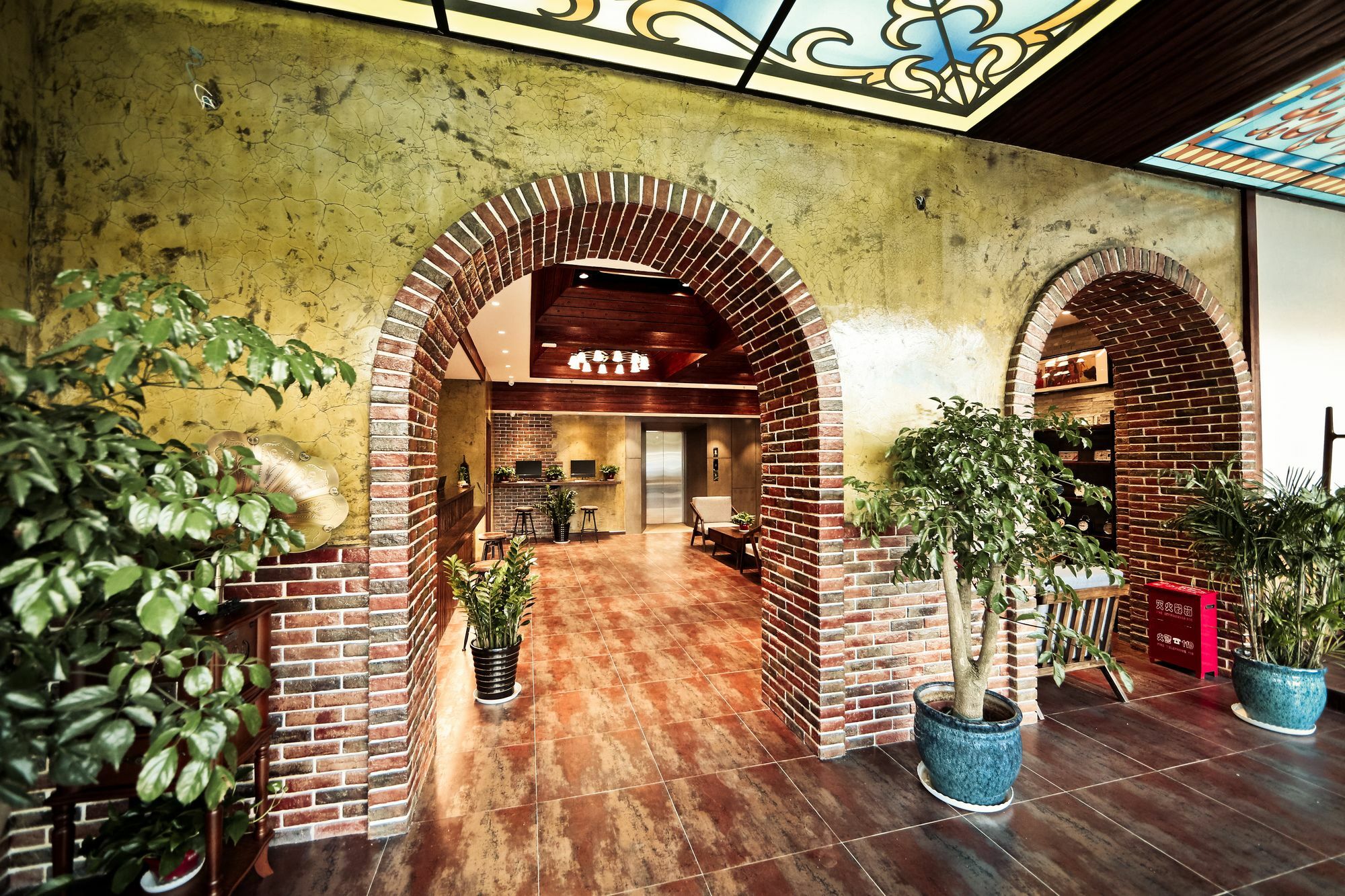 Nost Algia Hotel Near Beijing Panjiayuan Antique Market- Beijing Happy Valley, Cbd, China Zun And Sanlitun, Tian'Anmen Square, Free Ice Cream, Mineral Water, Coffee, Snacks And Laundry Service, Free Gymnastic, English Communication Well מראה חיצוני תמונה
