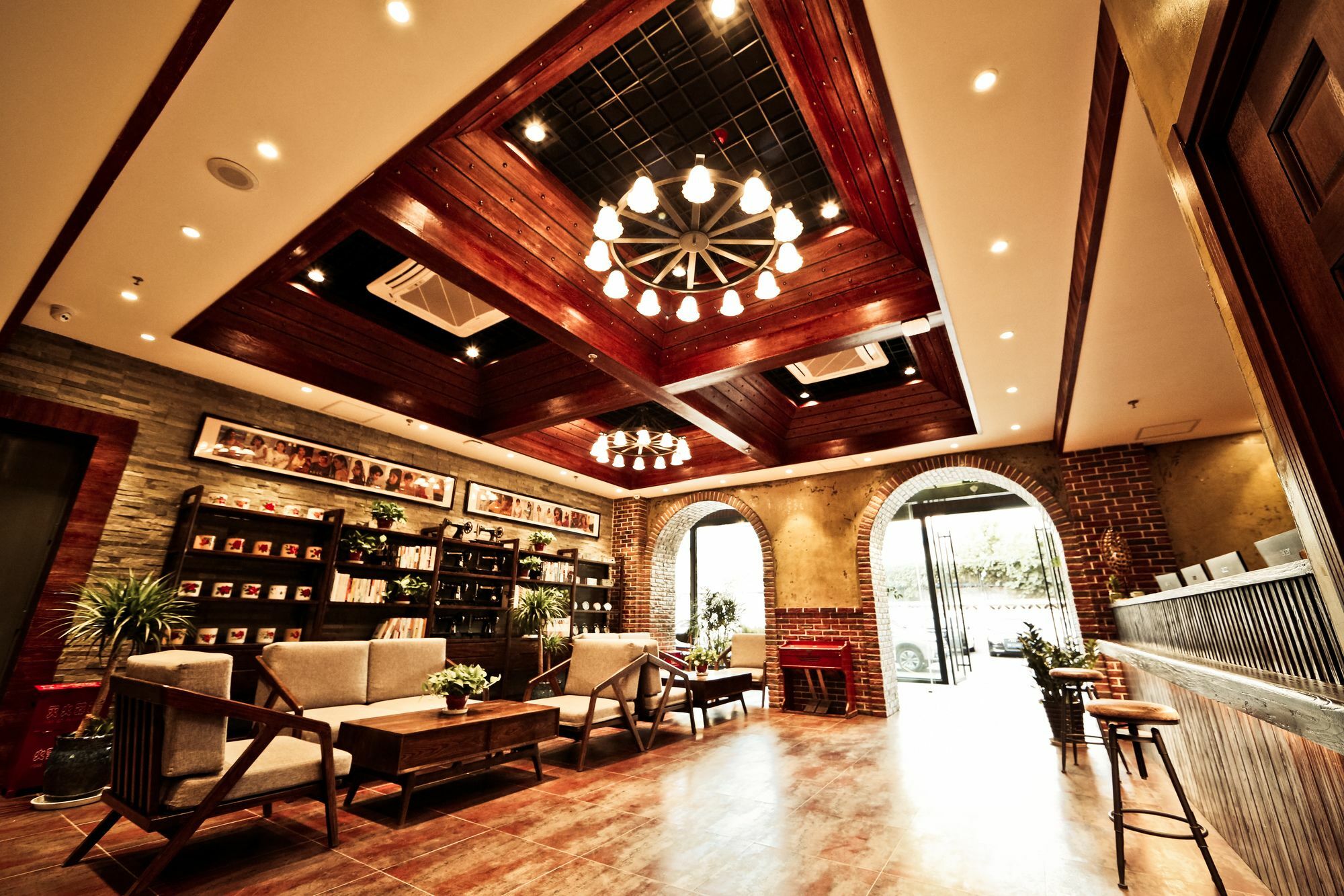 Nost Algia Hotel Near Beijing Panjiayuan Antique Market- Beijing Happy Valley, Cbd, China Zun And Sanlitun, Tian'Anmen Square, Free Ice Cream, Mineral Water, Coffee, Snacks And Laundry Service, Free Gymnastic, English Communication Well מראה חיצוני תמונה