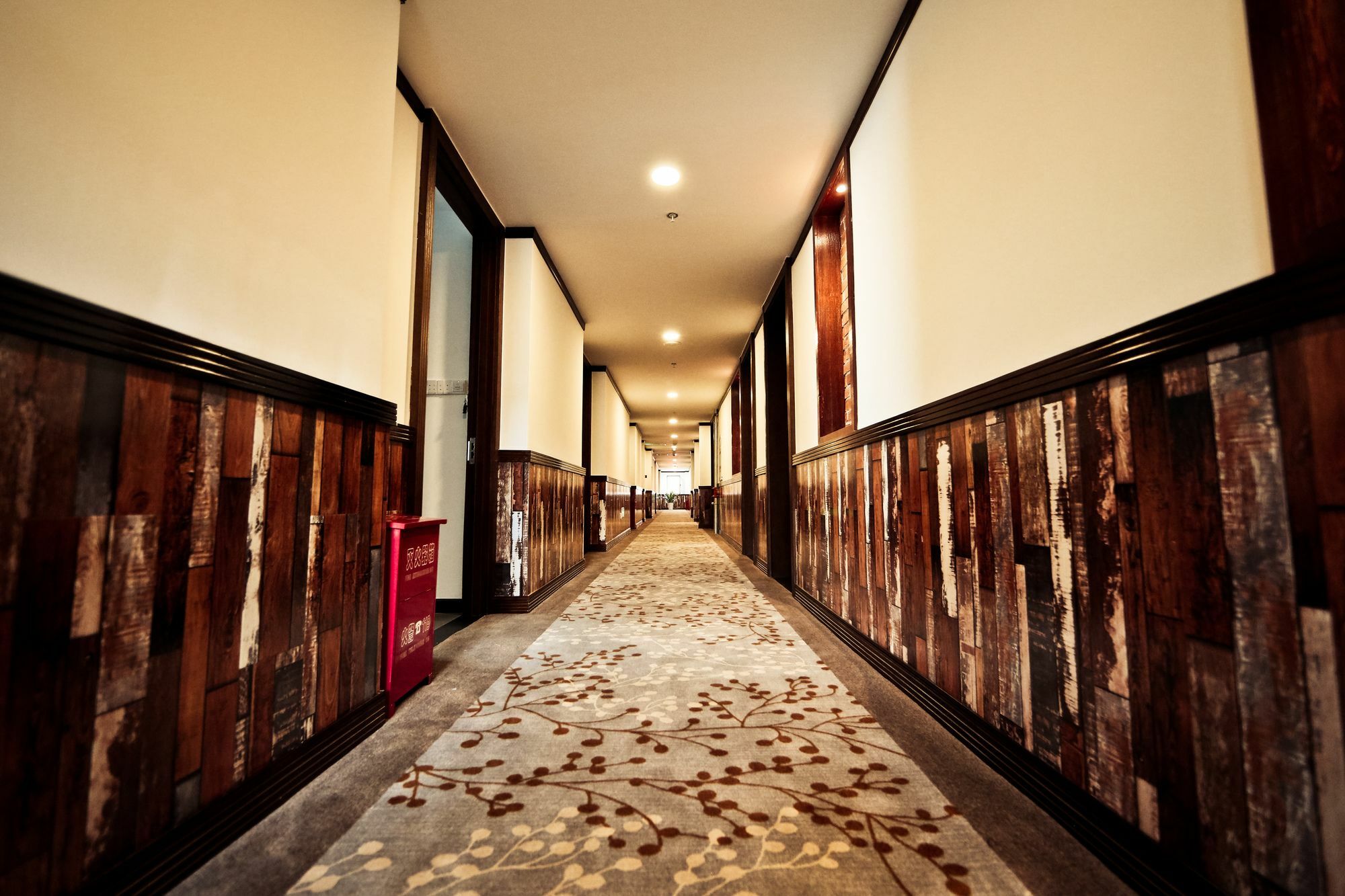 Nost Algia Hotel Near Beijing Panjiayuan Antique Market- Beijing Happy Valley, Cbd, China Zun And Sanlitun, Tian'Anmen Square, Free Ice Cream, Mineral Water, Coffee, Snacks And Laundry Service, Free Gymnastic, English Communication Well מראה חיצוני תמונה