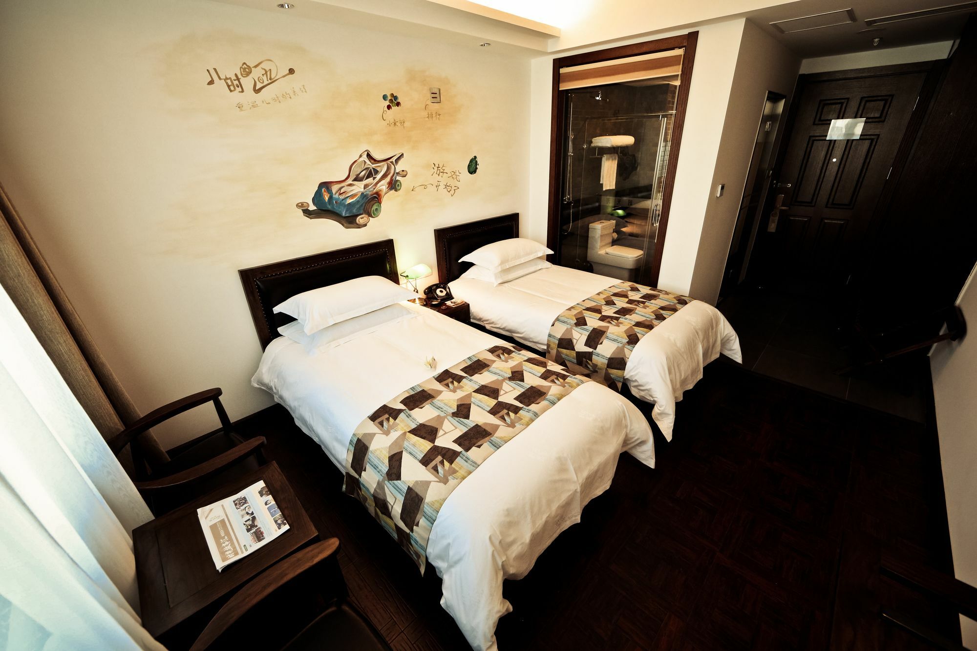 Nost Algia Hotel Near Beijing Panjiayuan Antique Market- Beijing Happy Valley, Cbd, China Zun And Sanlitun, Tian'Anmen Square, Free Ice Cream, Mineral Water, Coffee, Snacks And Laundry Service, Free Gymnastic, English Communication Well מראה חיצוני תמונה